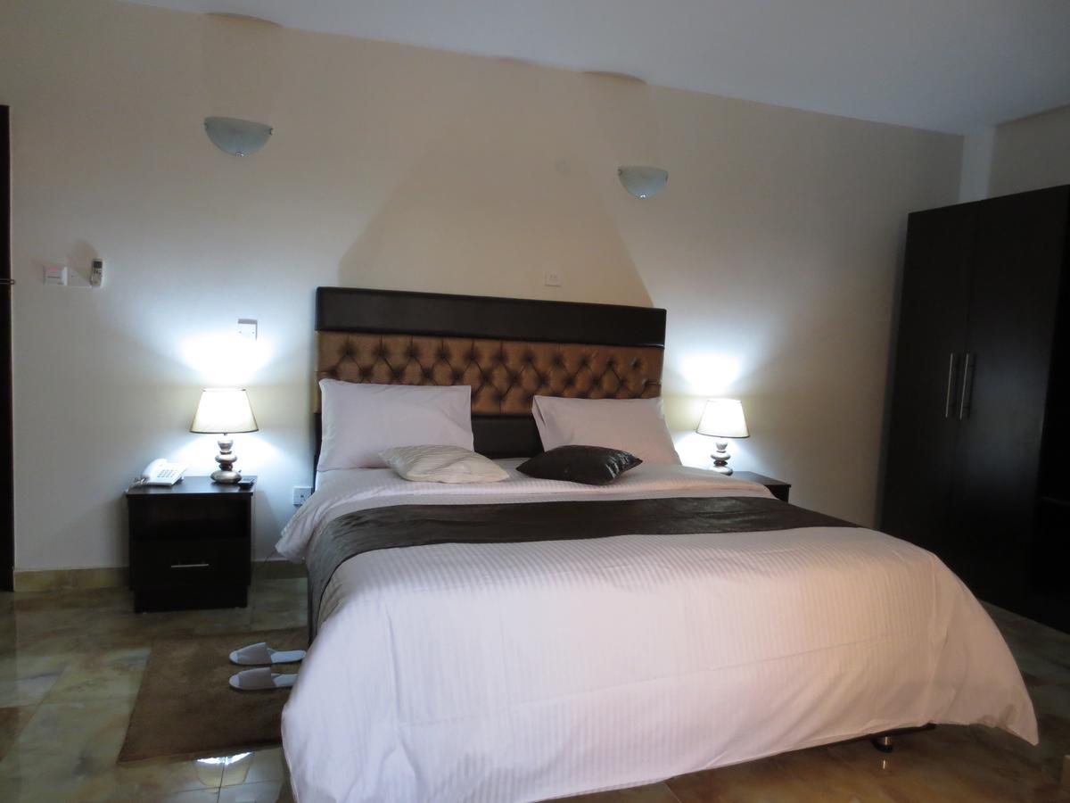 Airport Plaza Hotel Yuba Exterior foto