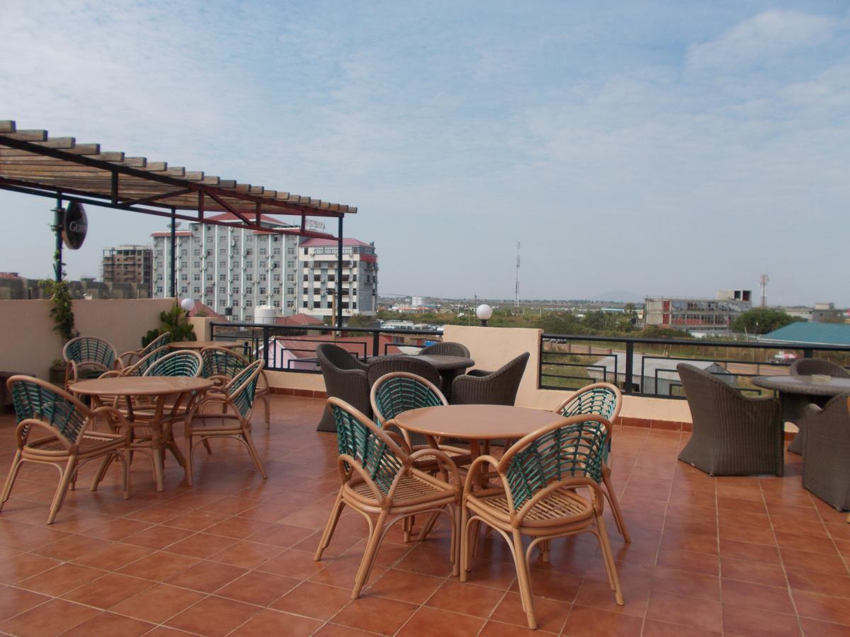 Airport Plaza Hotel Yuba Exterior foto