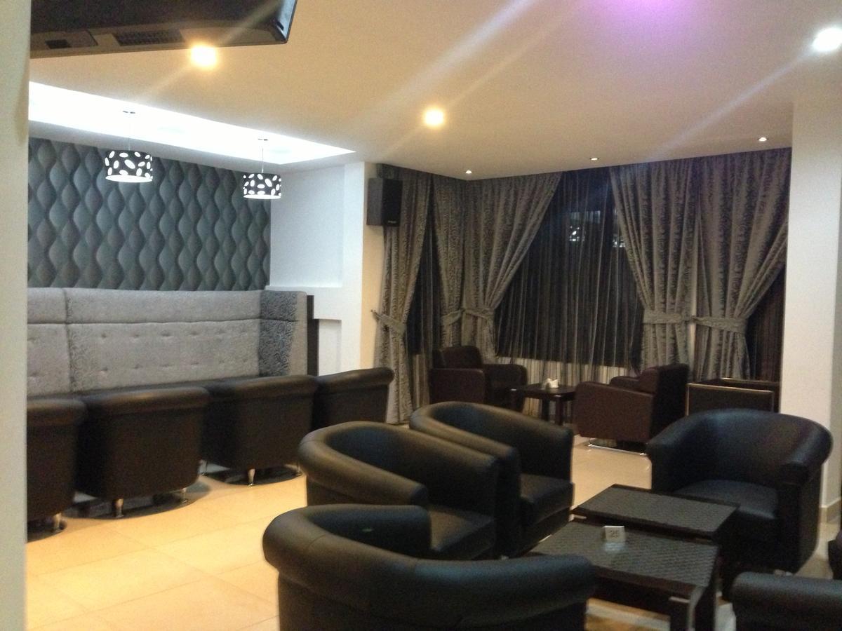 Airport Plaza Hotel Yuba Exterior foto