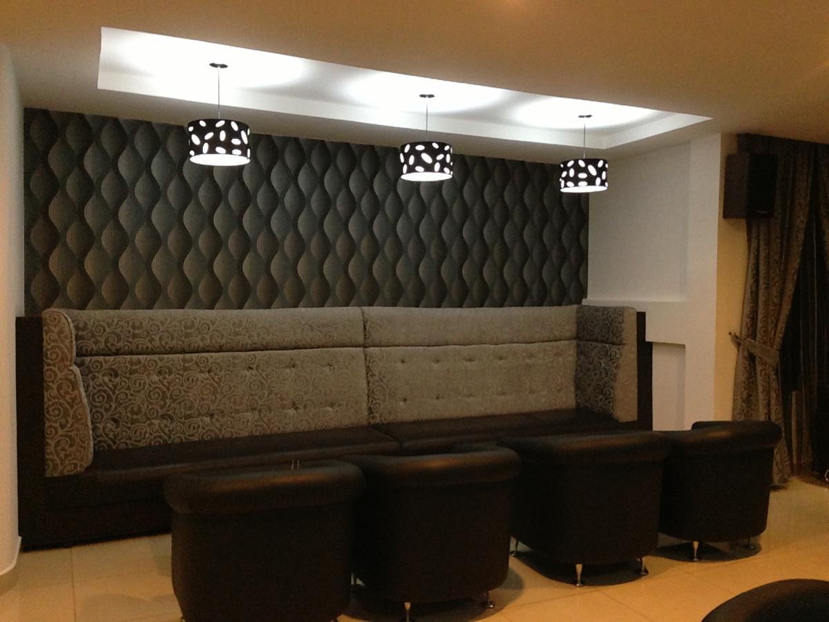 Airport Plaza Hotel Yuba Exterior foto