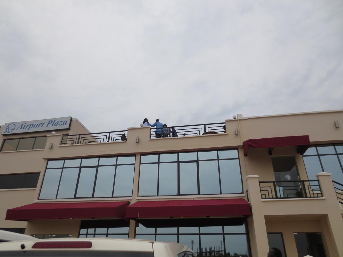Airport Plaza Hotel Yuba Exterior foto