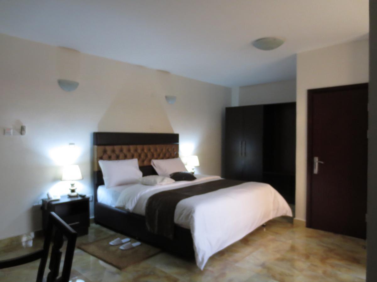 Airport Plaza Hotel Yuba Exterior foto