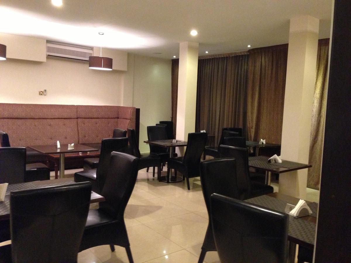 Airport Plaza Hotel Yuba Exterior foto