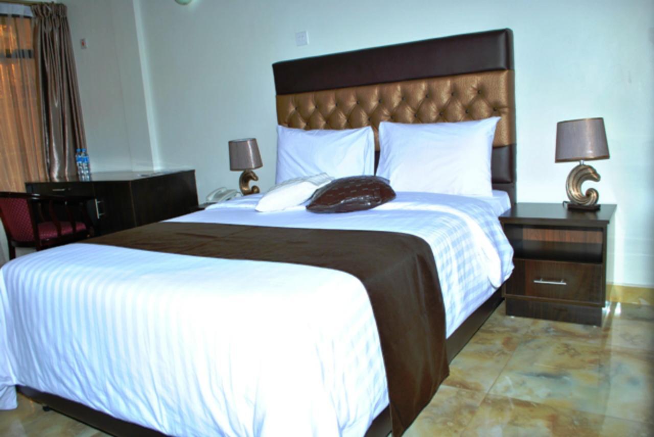 Airport Plaza Hotel Yuba Exterior foto